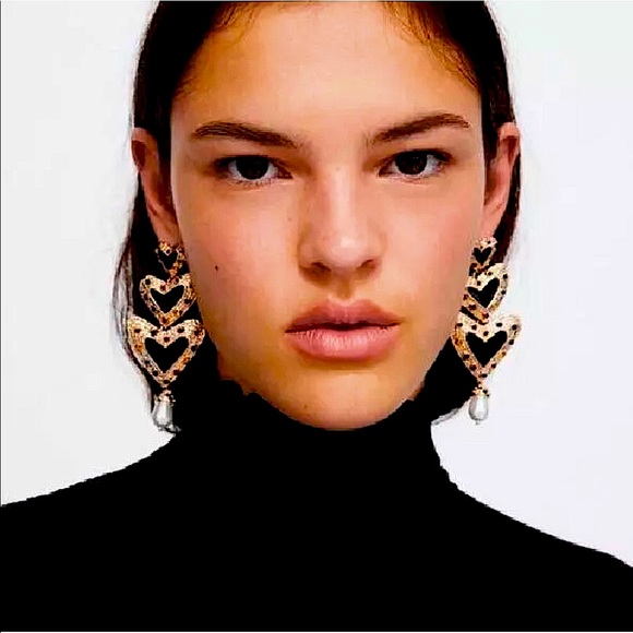 Heart shaped 🖤Geometric🖤 Stud Earrings - Picture 2 of 7